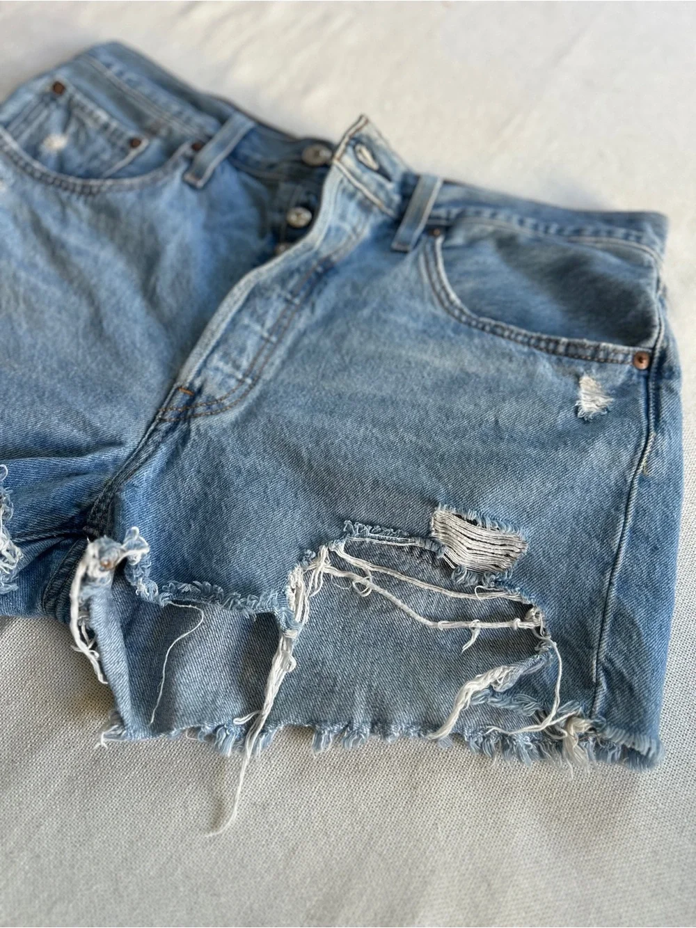 Levi’s 501 Classic Button-Fly Cut-Off Jean Shorts | 31